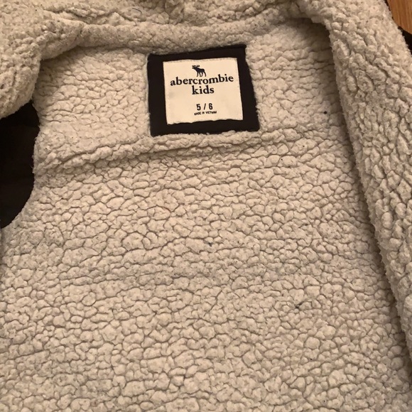 Abercrombie kids fur hoodie - Picture 4 of 5